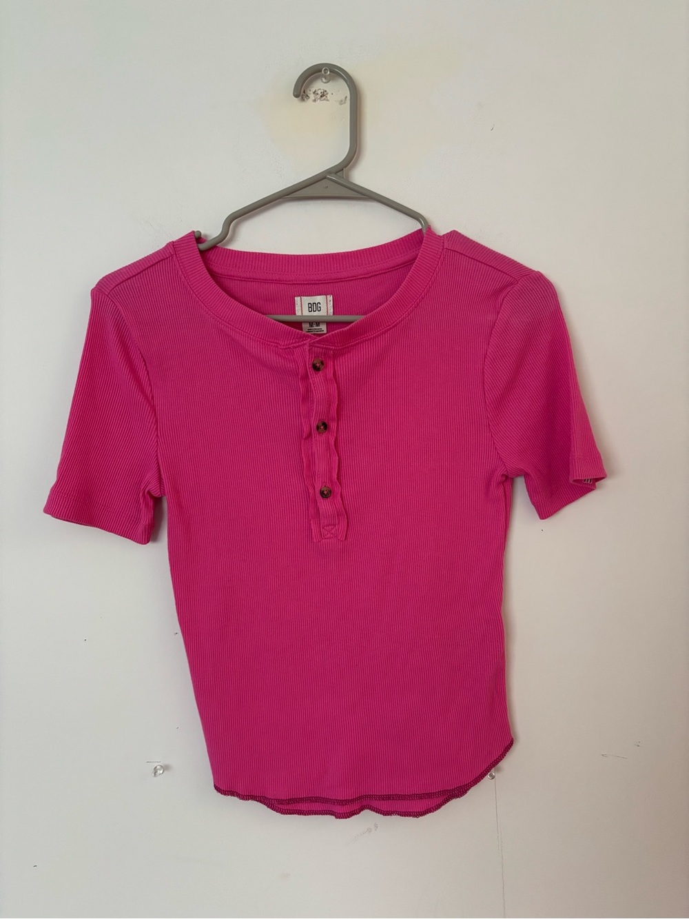brand new! bdg bright pink button front ribbed crop short sleeve top shirt 🩷